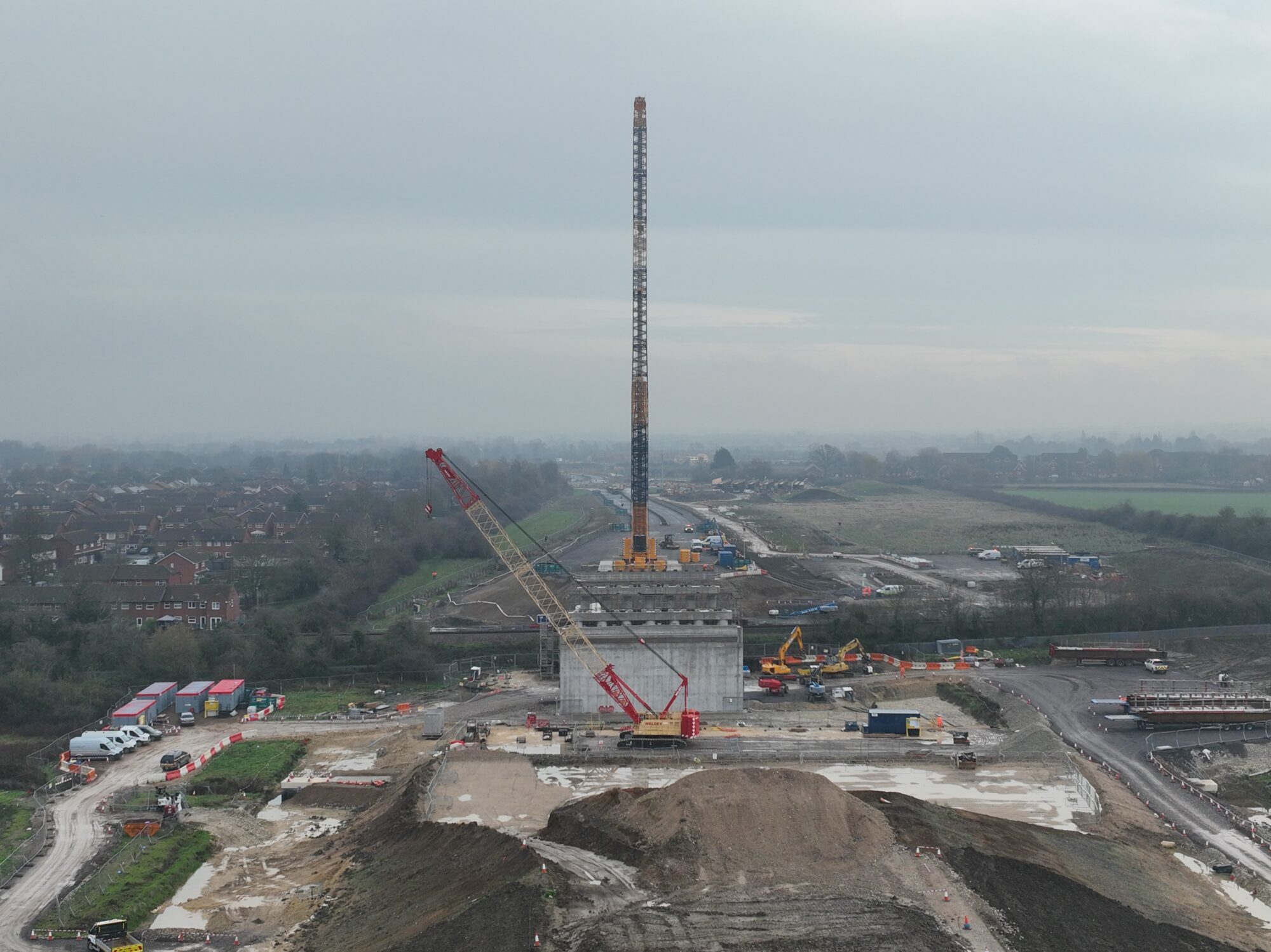 Striking comparison between the SEALR Bridge Construction Crane and Regular Crane