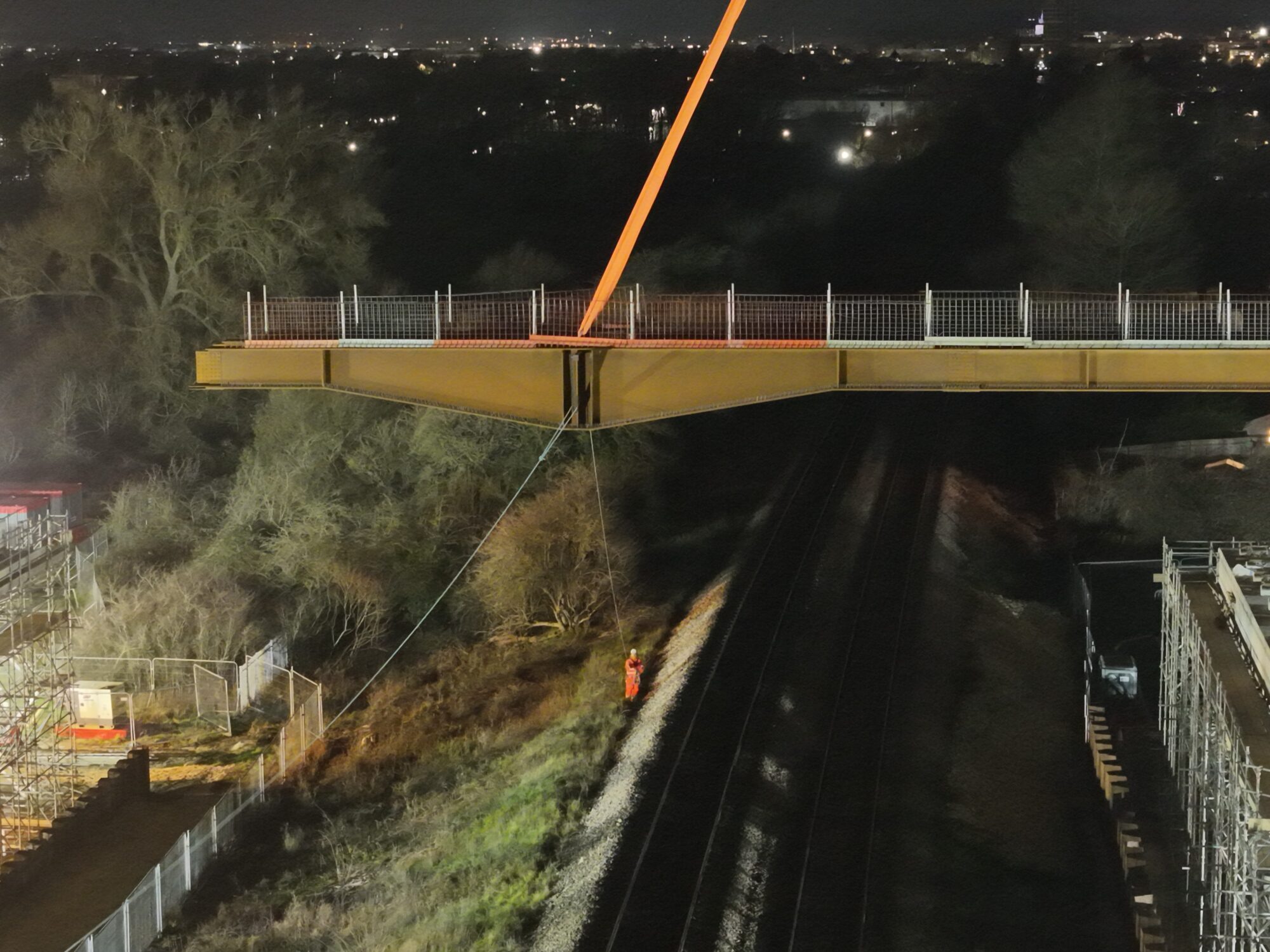 Guides for the placement of the SEALR bridge beam